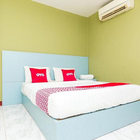 Vaccinated Staff - Oyo 1703 Terang Bintang Hotel Batam Luaran gambar