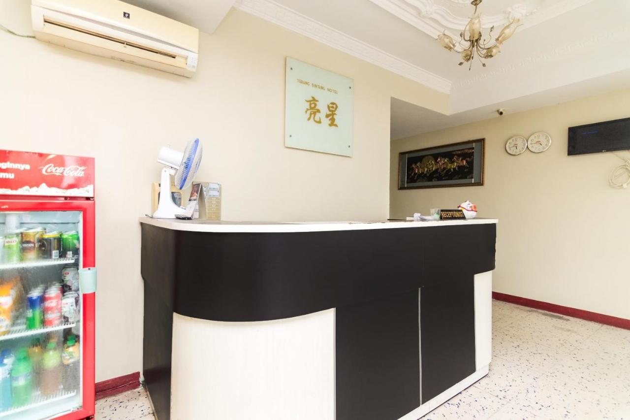 Vaccinated Staff - Oyo 1703 Terang Bintang Hotel Batam Luaran gambar