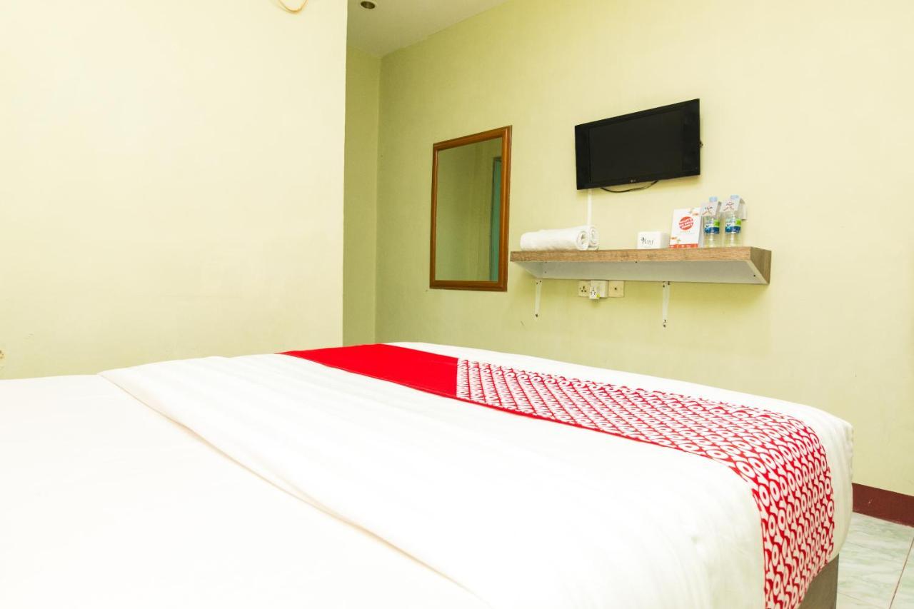 Vaccinated Staff - Oyo 1703 Terang Bintang Hotel Batam Luaran gambar