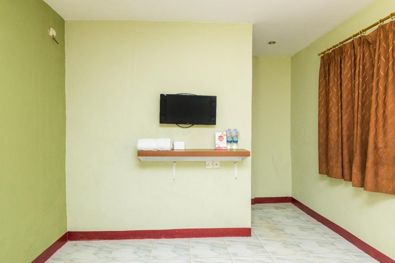 Vaccinated Staff - Oyo 1703 Terang Bintang Hotel Batam Luaran gambar