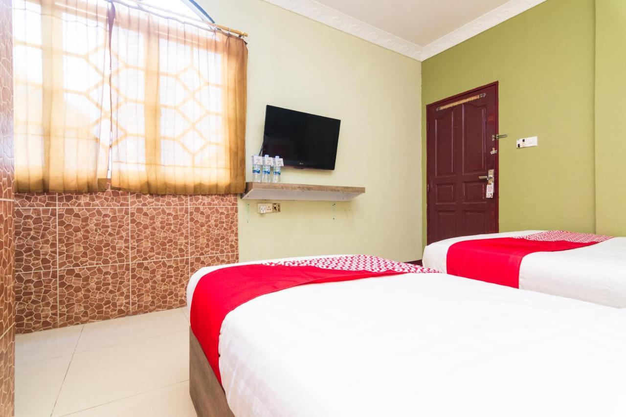 Vaccinated Staff - Oyo 1703 Terang Bintang Hotel Batam Luaran gambar