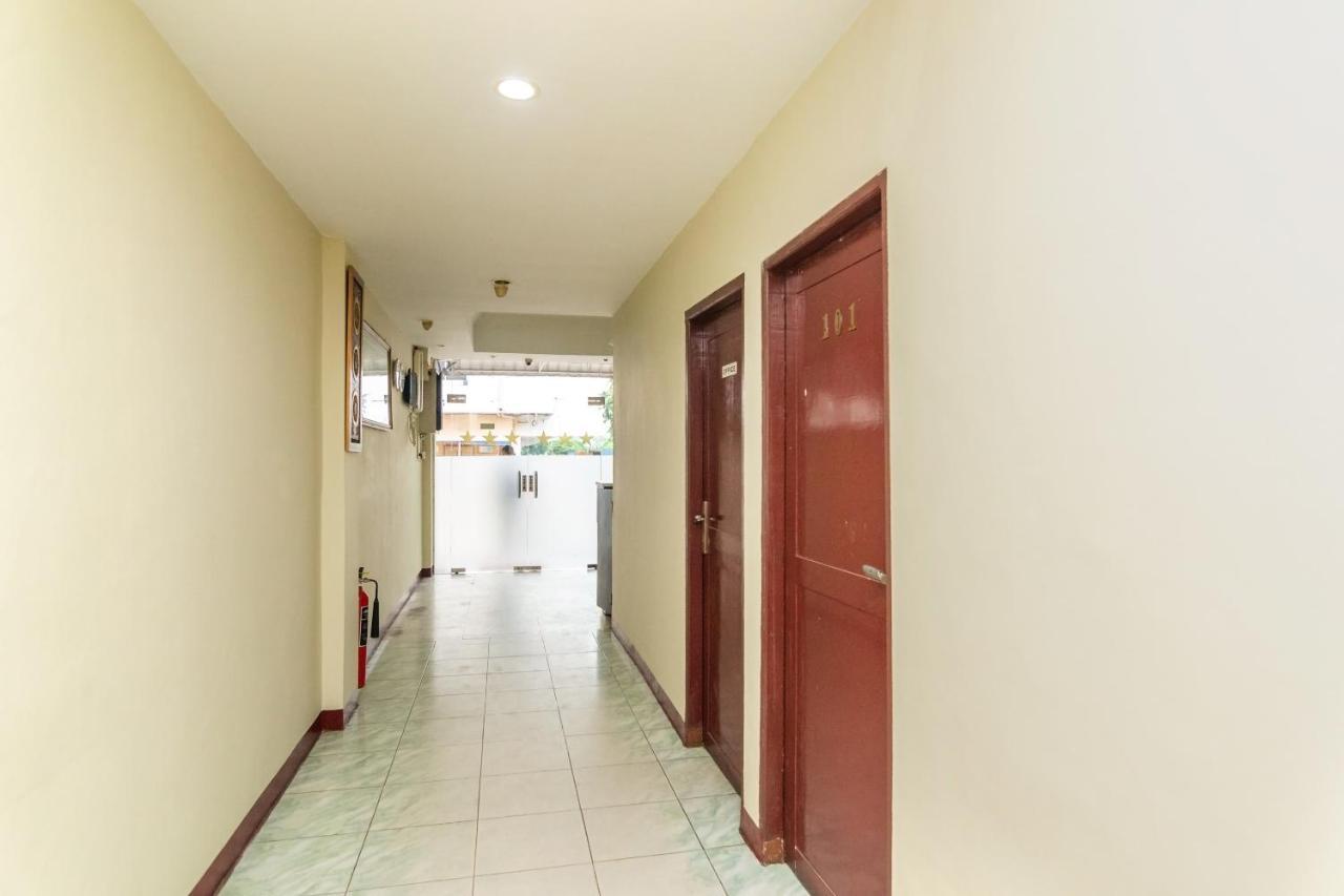 Vaccinated Staff - Oyo 1703 Terang Bintang Hotel Batam Luaran gambar