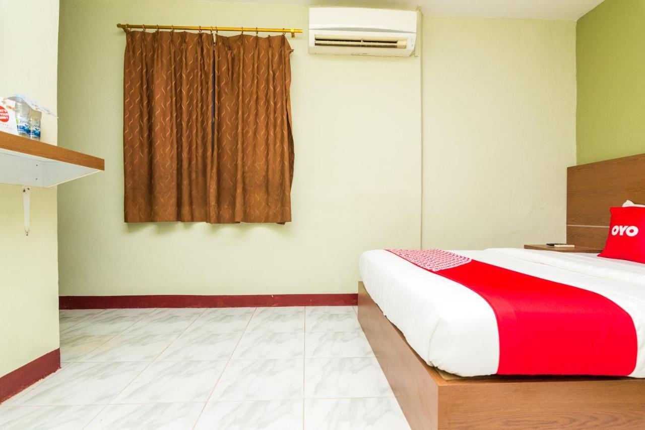 Vaccinated Staff - Oyo 1703 Terang Bintang Hotel Batam Luaran gambar
