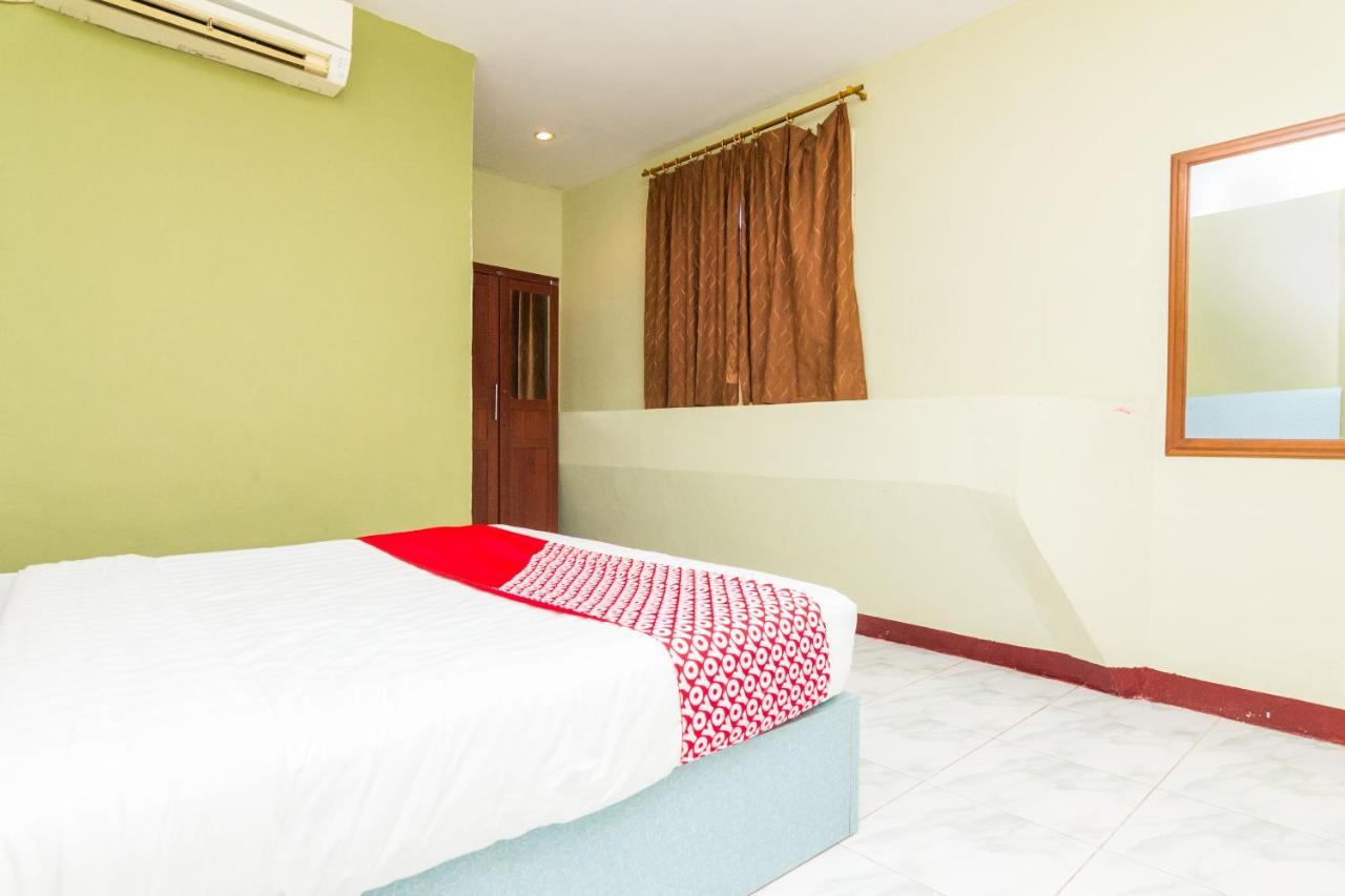 Vaccinated Staff - Oyo 1703 Terang Bintang Hotel Batam Luaran gambar