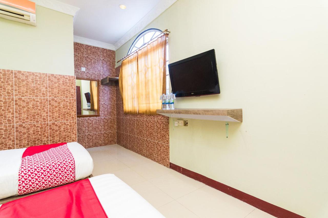 Vaccinated Staff - Oyo 1703 Terang Bintang Hotel Batam Luaran gambar
