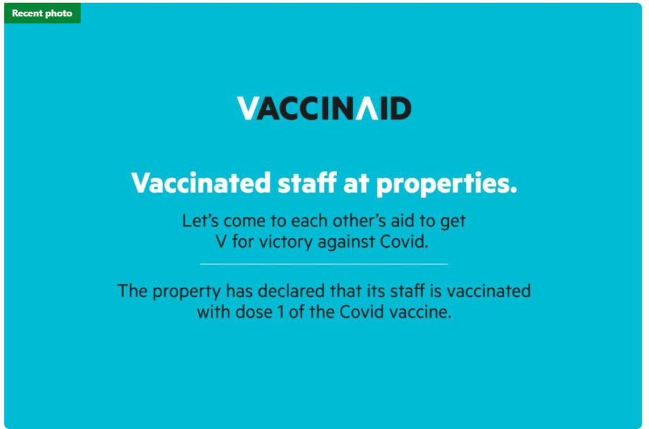 Vaccinated Staff - Oyo 1703 Terang Bintang Hotel Batam Luaran gambar