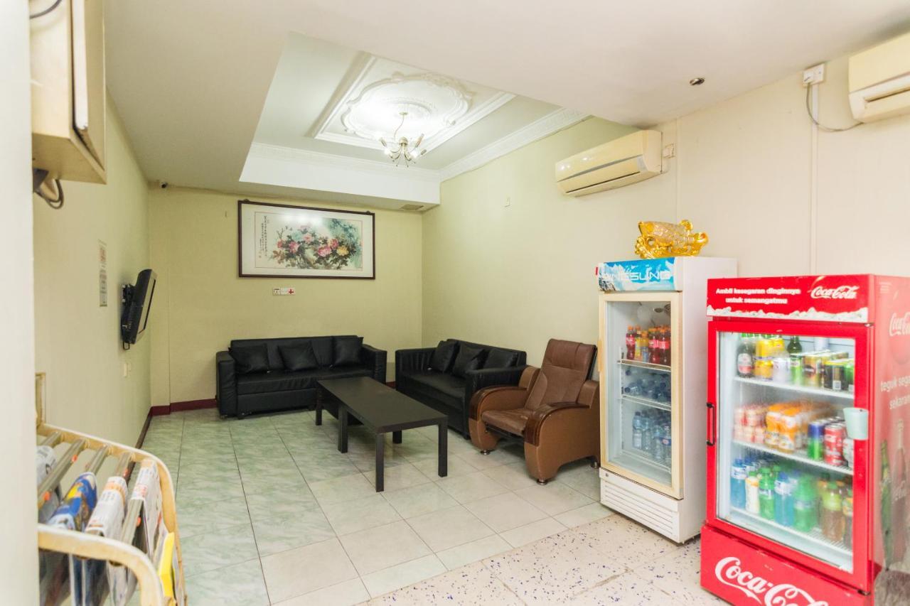 Vaccinated Staff - Oyo 1703 Terang Bintang Hotel Batam Luaran gambar